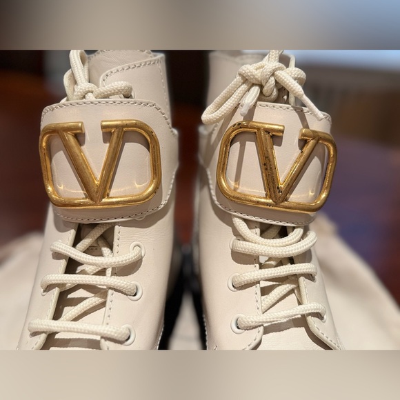 Authentic Valentino Garavani Vlogo Leather Ankle Boots - Picture 6 of 10